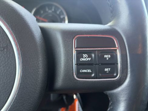 Used 2012 Jeep Wrangler Unlimited Rubicon w/ Connectivity Group AWD/4WD image 21