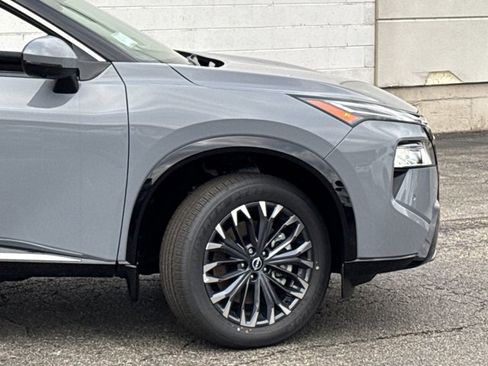 New 2025 Nissan Rogue Platinum w/ Tech Package image 7