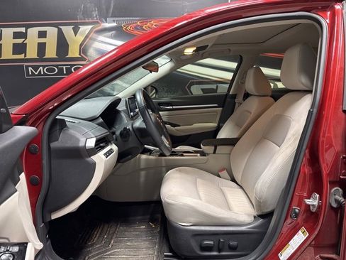 Used 2022 Nissan Altima 2.5 SV w/ SV Premium Package image 4