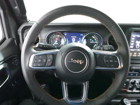 Used 2023 Jeep Wrangler Unlimited Sahara AWD/4WD image 13