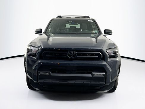 Used 2025 Toyota 4Runner SR5 AWD/4WD image 2