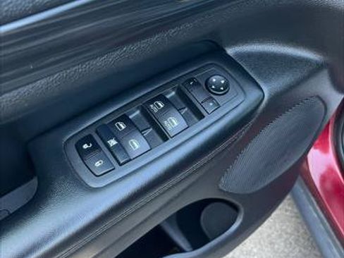 Used 2022 Jeep Grand Cherokee Laredo E AWD/4WD image 9