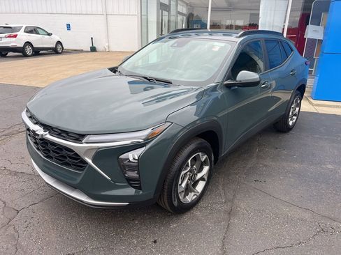 New 2026 Chevrolet Trax LT w/ Driver Confidence Package FWD image 2