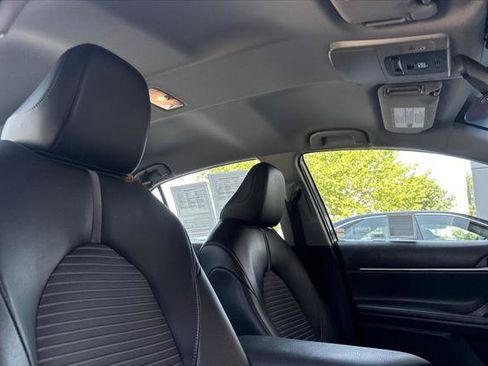 Certified 2020 Toyota Camry SE FWD image 17