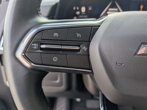 Used 2025 Chevrolet Suburban Z71 image 13