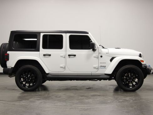 Used 2023 Jeep Wrangler Unlimited Sahara w/ Cold Weather Group AWD/4WD image 9