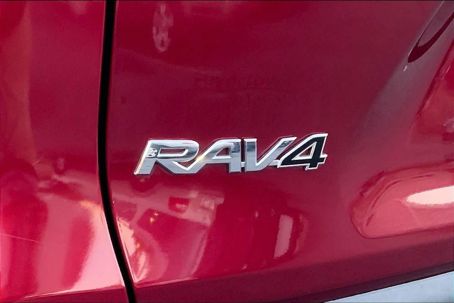 Used 2021 Toyota RAV4 XLE FWD image 28