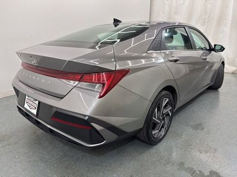 Used 2025 Hyundai Elantra SEL FWD image 7