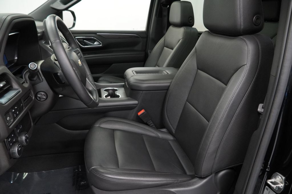 Used 2022 Chevrolet Tahoe LT w/ Luxury Package AWD/4WD image 4
