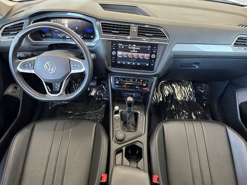 Used 2024 Volkswagen Tiguan SE AWD/4WD image 15