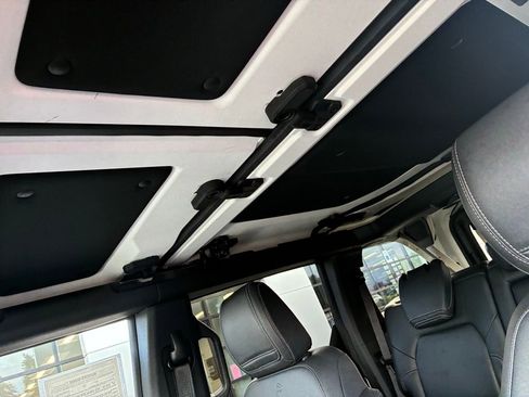 Used 2025 Ford Bronco Badlands image 26