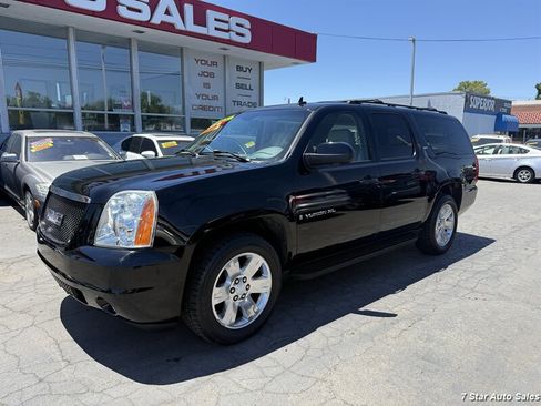Used 2007 GMC Yukon XL SLT w/ SLT Preferred Equipment Group AWD/4WD image 3
