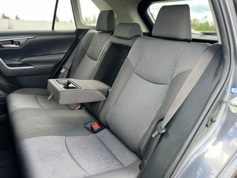 Used 2020 Toyota RAV4 XLE w/ Convenience Package FWD image 16
