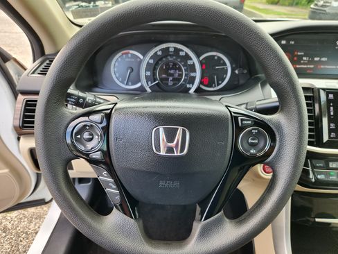 Used 2016 Honda Accord EX image 9