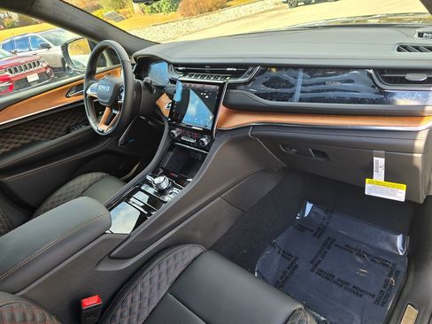 New 2025 Jeep Grand Cherokee Summit image 28