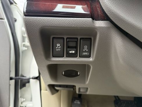 Used 2011 INFINITI G37 x w/ Premium Pkg image 17