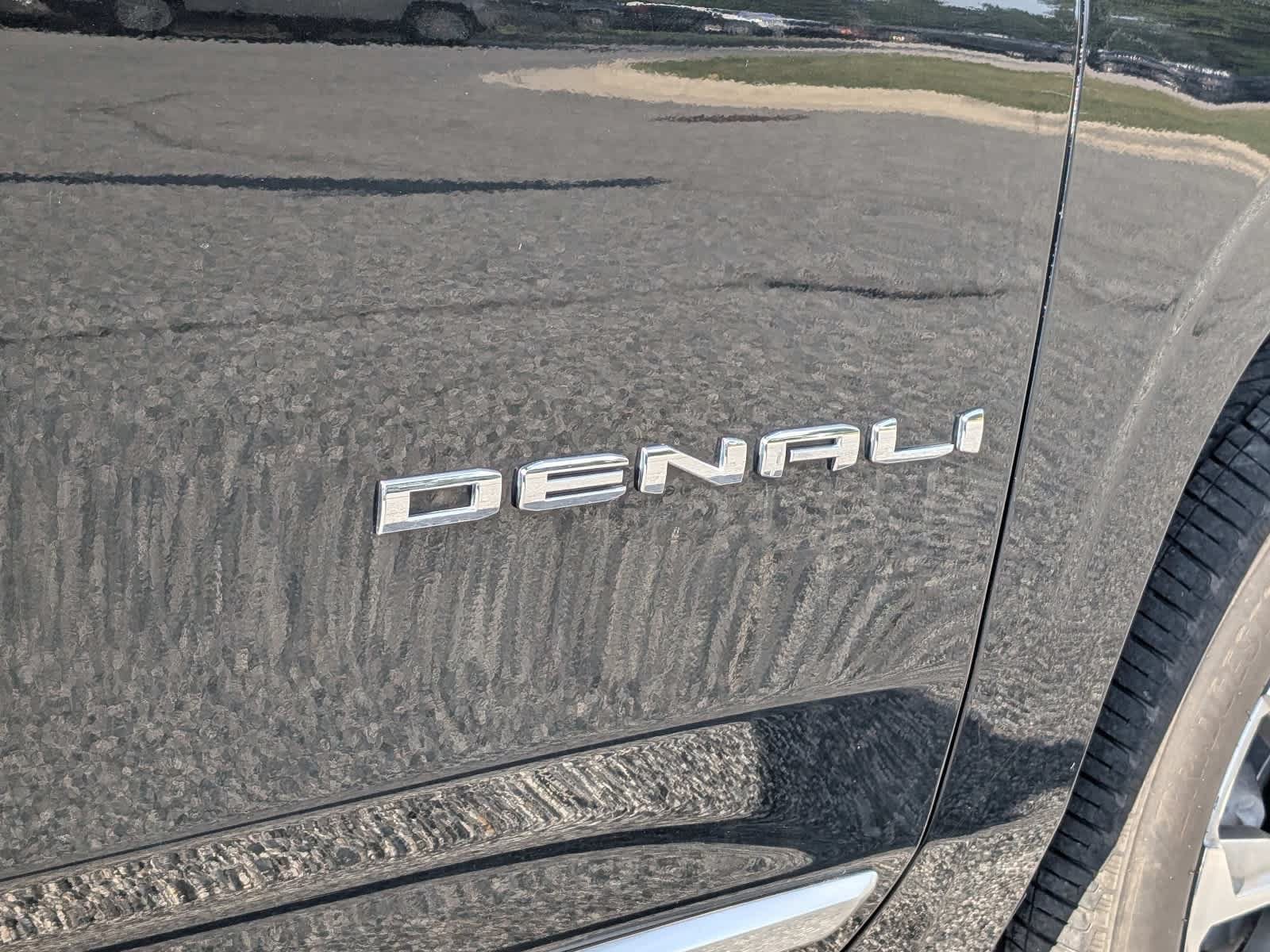 Used 2023 GMC Yukon XL Denali AWD/4WD image 10