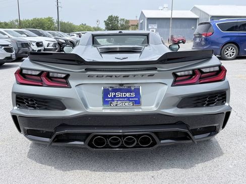 Used 2024 Chevrolet Corvette Z06 RWD image 7