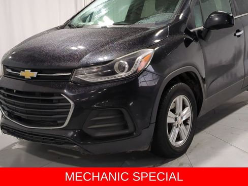 Used 2018 Chevrolet Trax LT w/ LT Convenience Package image 11
