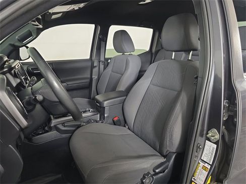 Used 2019 Toyota Tacoma TRD Sport image 18