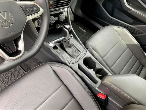 Certified 2024 Volkswagen Jetta SE w/ Panoramic Sunroof Package image 17