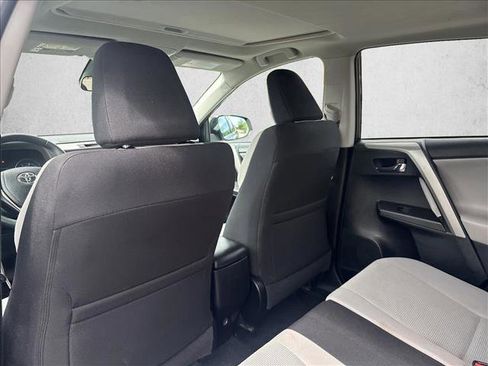 Used 2017 Toyota RAV4 XLE FWD image 17
