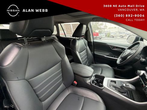 Used 2022 Toyota RAV4 XLE Premium AWD/4WD image 21