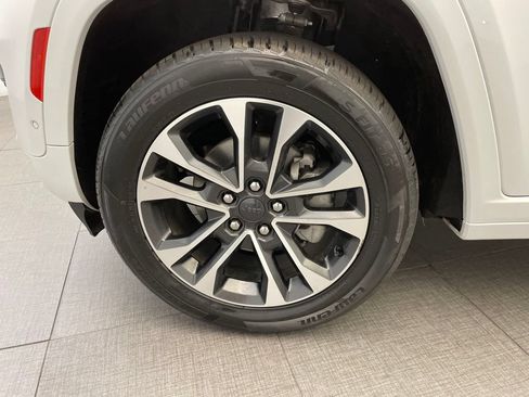 Certified 2022 Jeep Grand Cherokee Overland AWD/4WD image 8