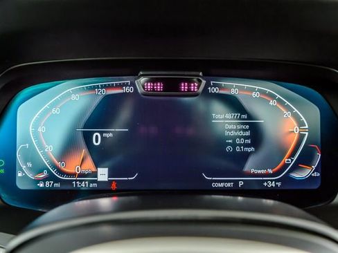 Used 2022 BMW X6 xDrive40i w/ M Sport Package image 16