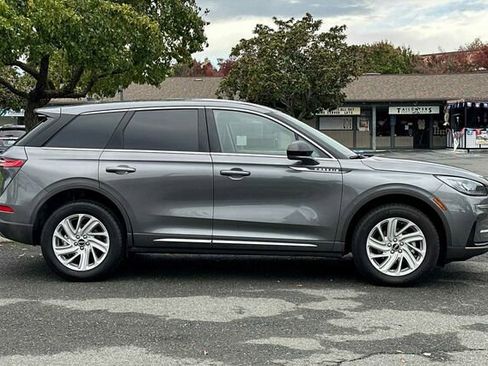 Used 2025 Lincoln Corsair FWD w/ Rear Removable Package Tray image 7