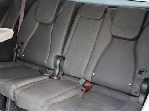 Used 2023 Kia Carnival LX FWD image 12
