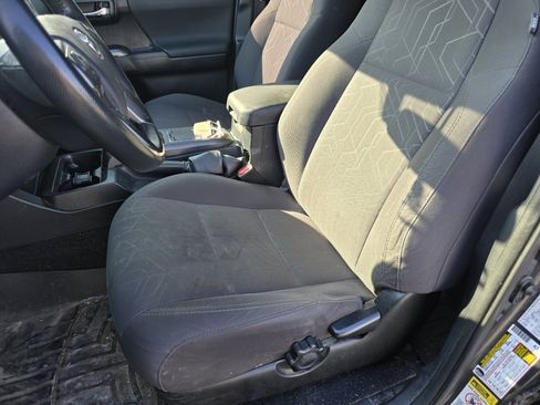 Certified 2017 Toyota Tacoma TRD Sport image 17