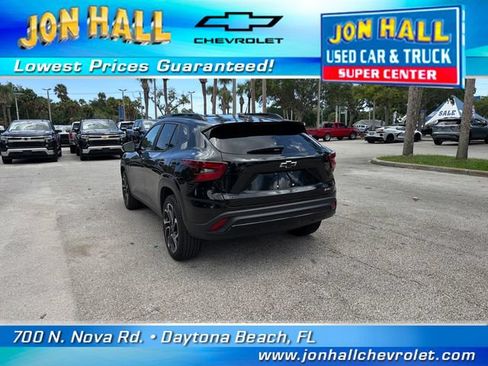 Used 2024 Chevrolet Trax RS w/ Sunroof Package FWD image 6