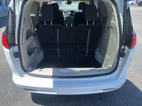 Used 2024 Chrysler Voyager LX FWD image 24