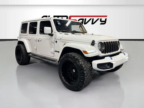 Used 2021 Jeep Wrangler Unlimited Sahara AWD/4WD image 1