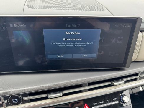 Certified 2025 Hyundai Santa Fe SEL image 17