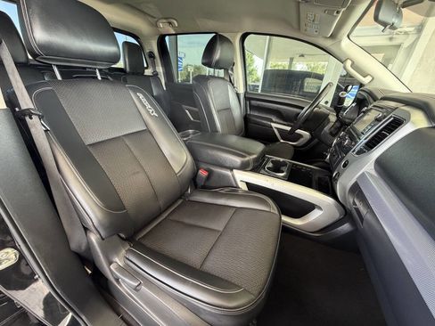 Used 2017 Nissan Titan PRO-4X AWD/4WD image 16