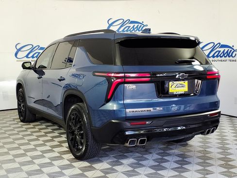 Used 2024 Chevrolet Traverse LT w/ Midnight/Sport Edition FWD image 2
