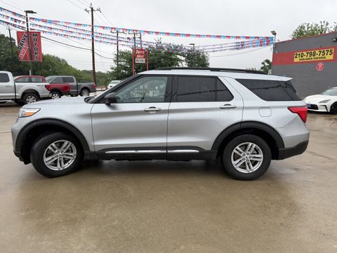 Used 2023 Ford Explorer XLT image 10