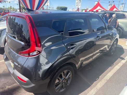 Used 2021 Kia Soul EX FWD image 10