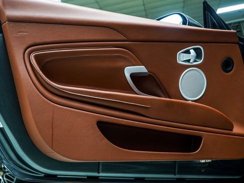 Used 2019 Aston Martin DB11 Volante image 45