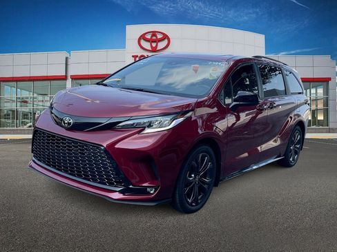 Used 2026 Toyota Sienna XSE FWD image 1