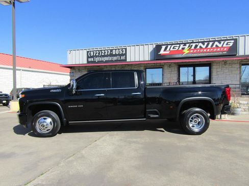 Used 2022 Chevrolet Silverado 3500 High Country AWD/4WD image 2