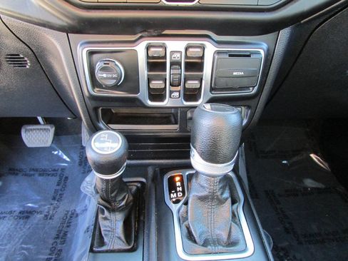 Used 2023 Jeep Gladiator Sport AWD/4WD image 28