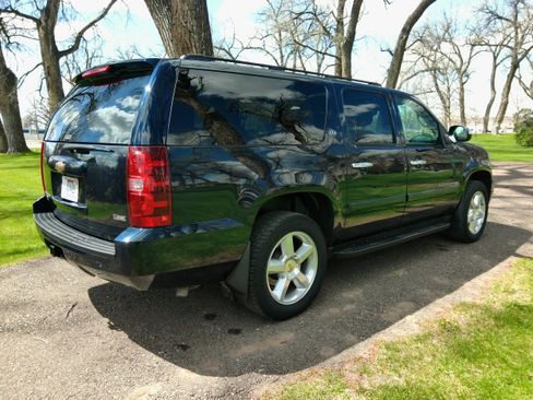 Used 2008 Chevrolet Suburban LTZ w/ LTZ Preferred Equipment Group AWD/4WD image 6
