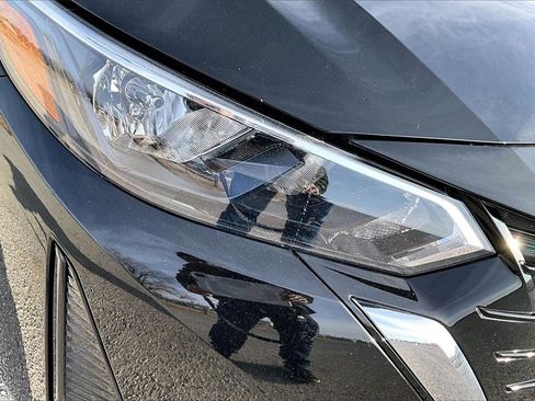 Used 2024 Nissan Sentra SV image 23