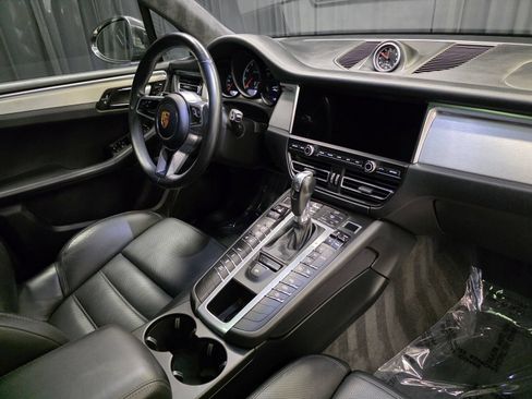 Used 2021 Porsche Macan Turbo AWD/4WD image 38