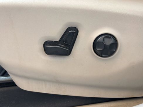 Used 2021 Chrysler Voyager Lxi FWD image 3