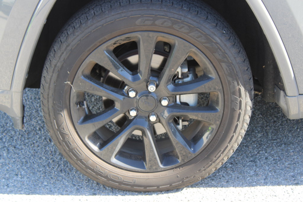 Used 2020 Jeep Grand Cherokee Altitude RWD image 8