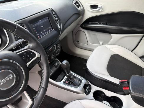 Used 2021 Jeep Compass Latitude w/ Sun and Sound Group FWD image 16